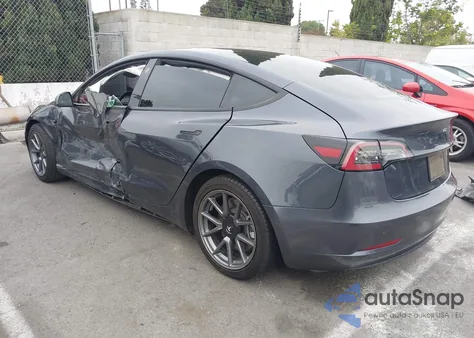 2022 Tesla Model 3 Rear-Wheel Drive z USA, uszkodzony, nr VIN 5YJ3E1EA2NF235465